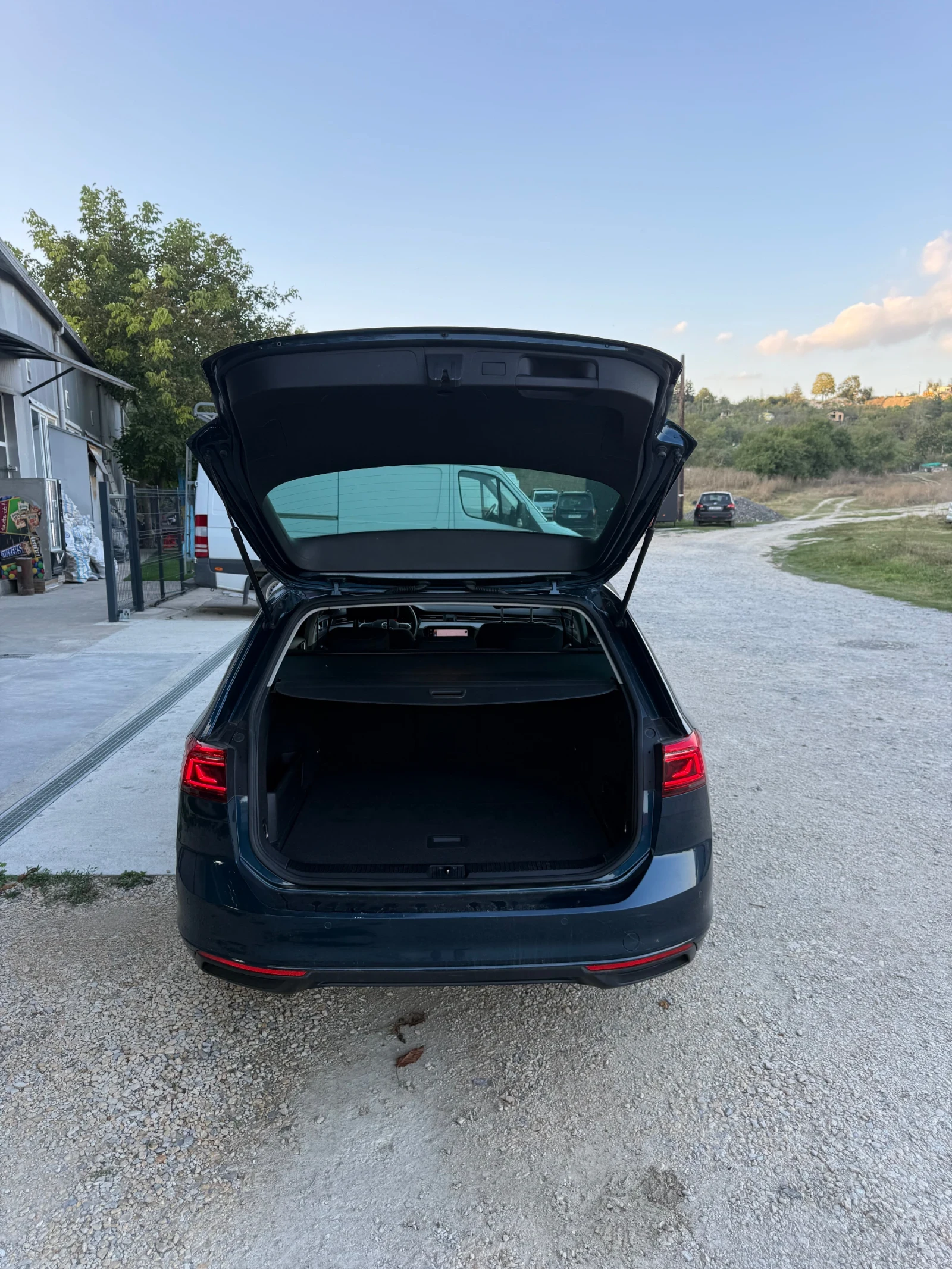 VW Passat B8.5 Facelift, снимка 10 - Автомобили и джипове - 56133096