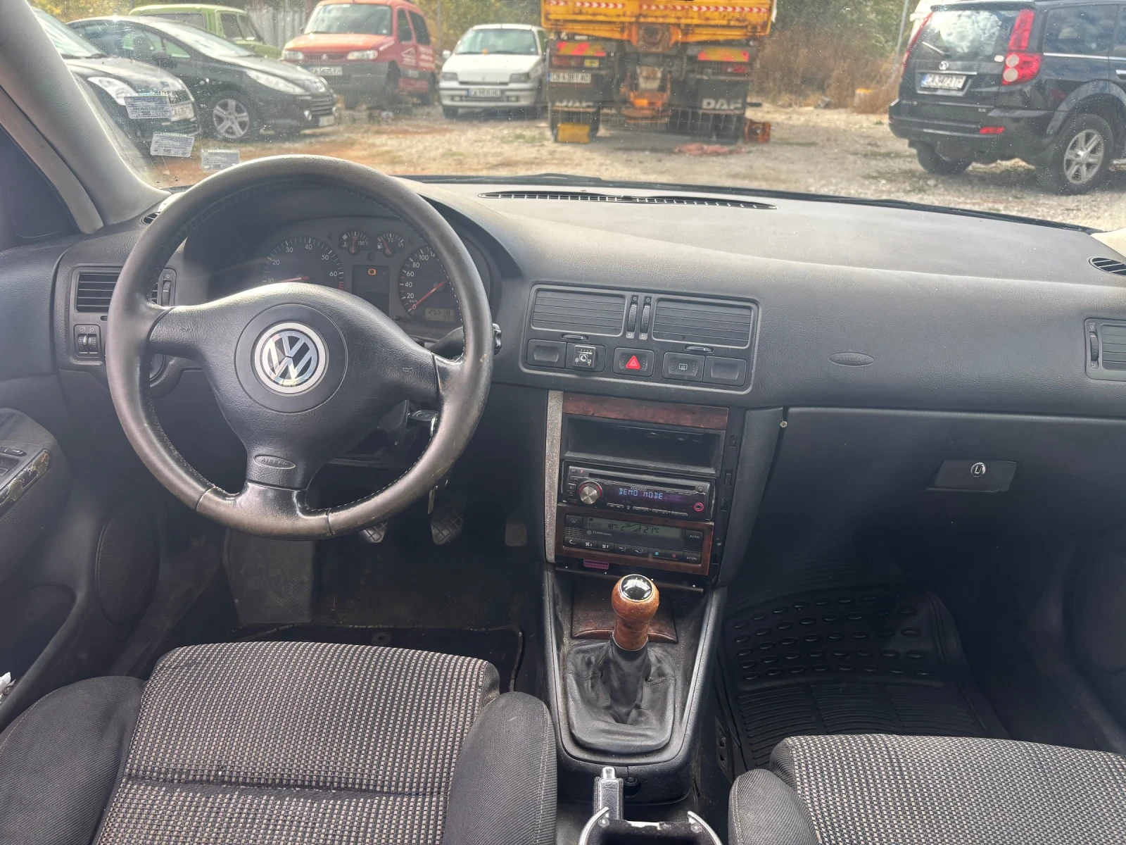 VW Bora 1.6 , снимка 9 - Автомобили и джипове - 56252399
