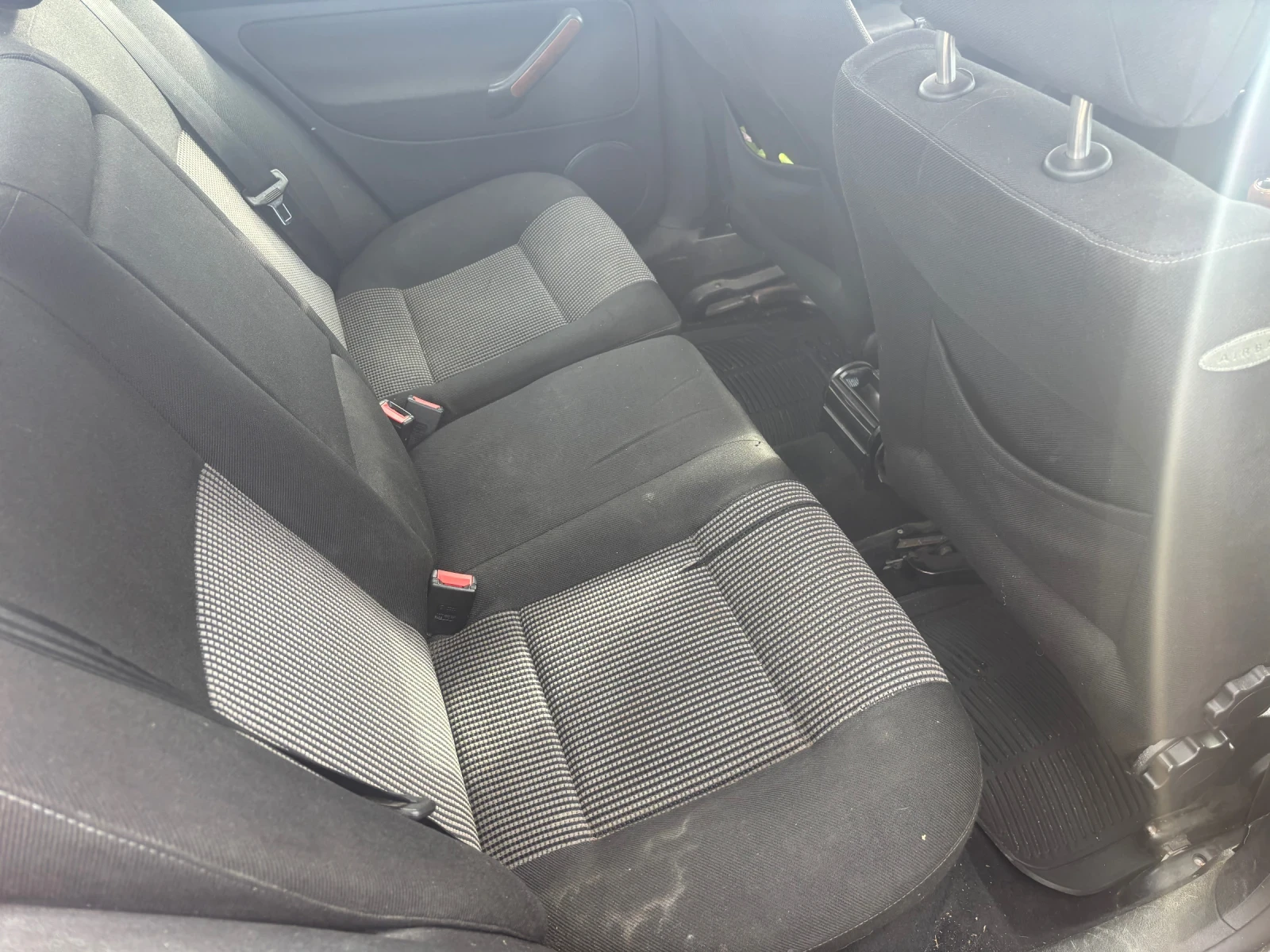 VW Bora 1.6 , снимка 16 - Автомобили и джипове - 56252399