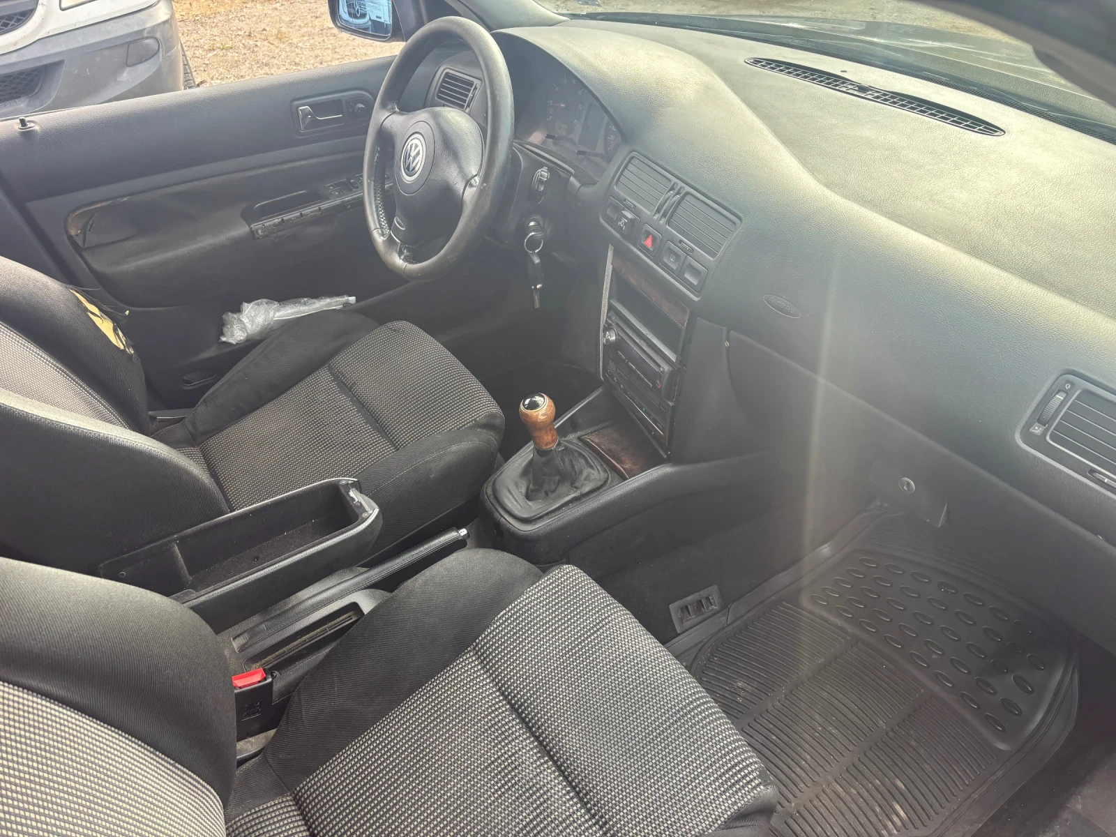 VW Bora 1.6 , снимка 15 - Автомобили и джипове - 56252399