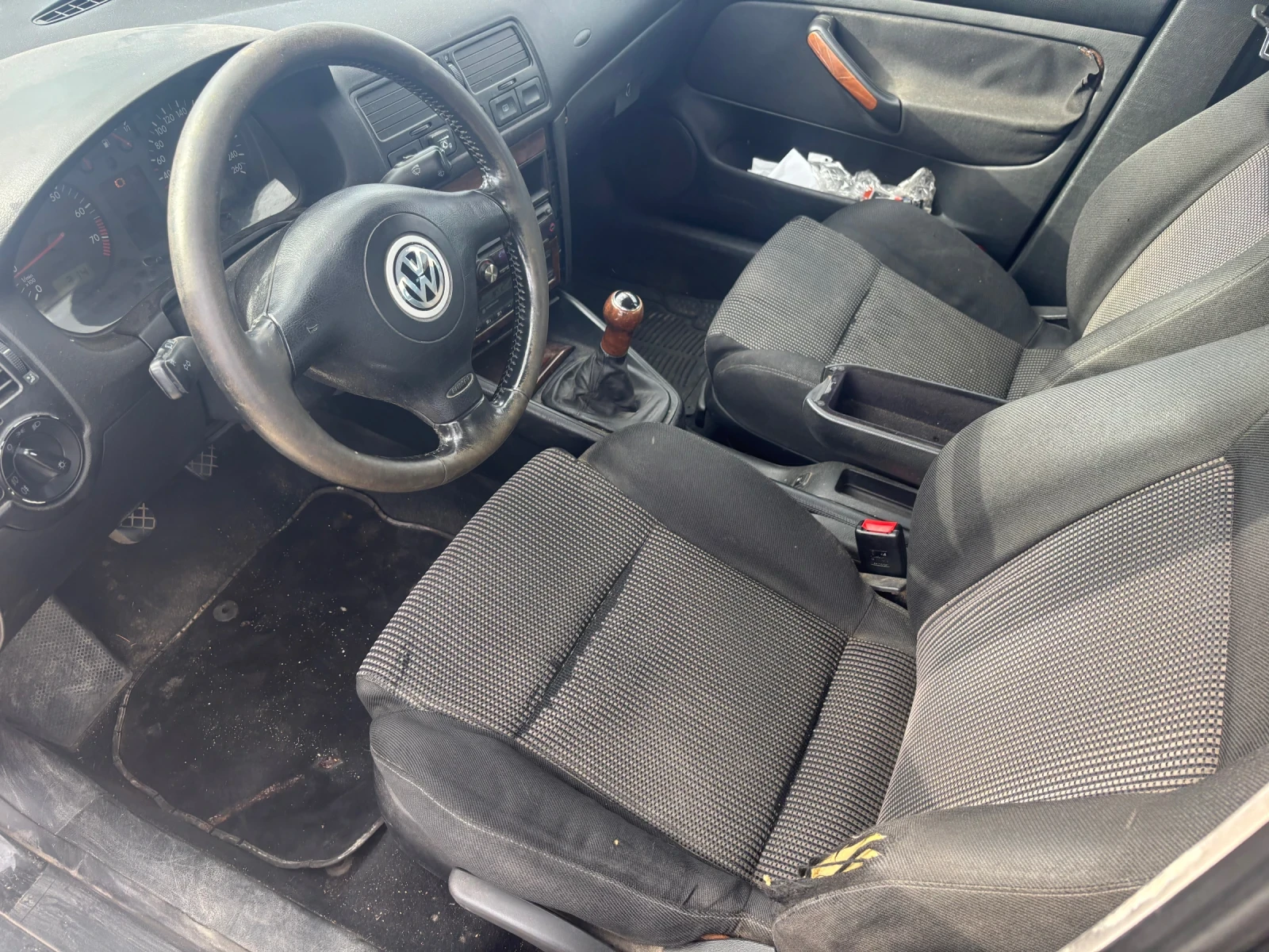 VW Bora 1.6 , снимка 12 - Автомобили и джипове - 56252399