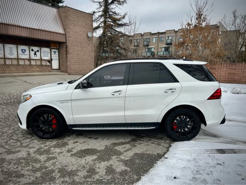 Mercedes-Benz GLE 63 S AMG Executive Pack/Lane Keep, Pano/Heated + COOL Seats, снимка 4 - Автомобили и джипове - 53526723