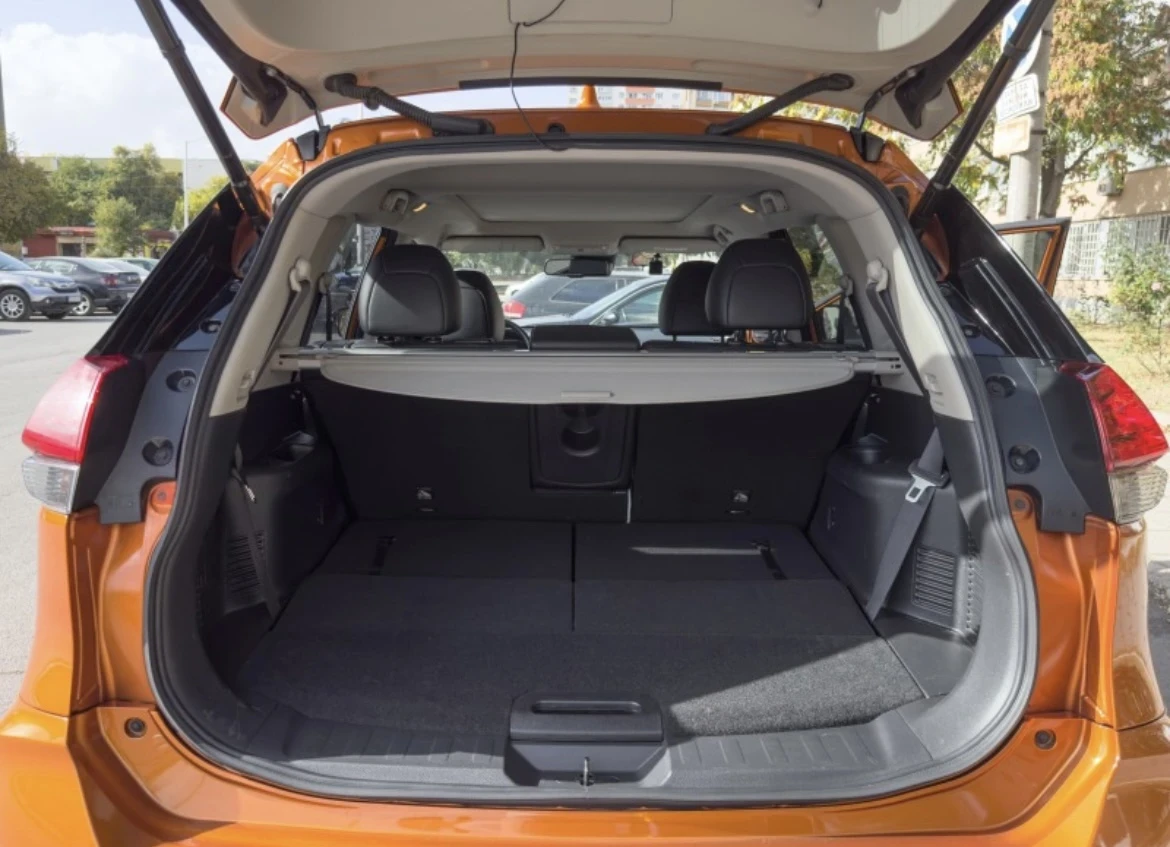 Nissan X-trail Tekna 4x4, 7 местна, Premium цвят - изображение 10