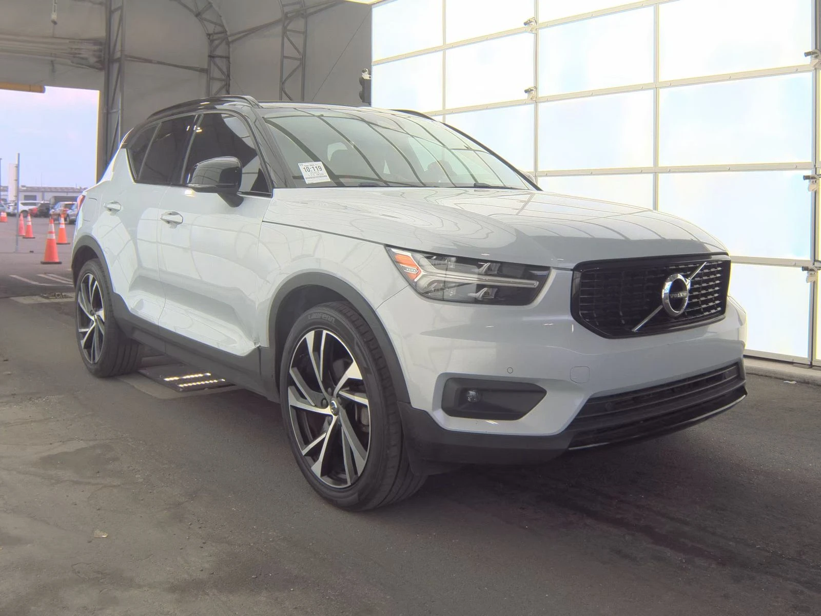 Volvo XC40 T4 R-Design - изображение 3
