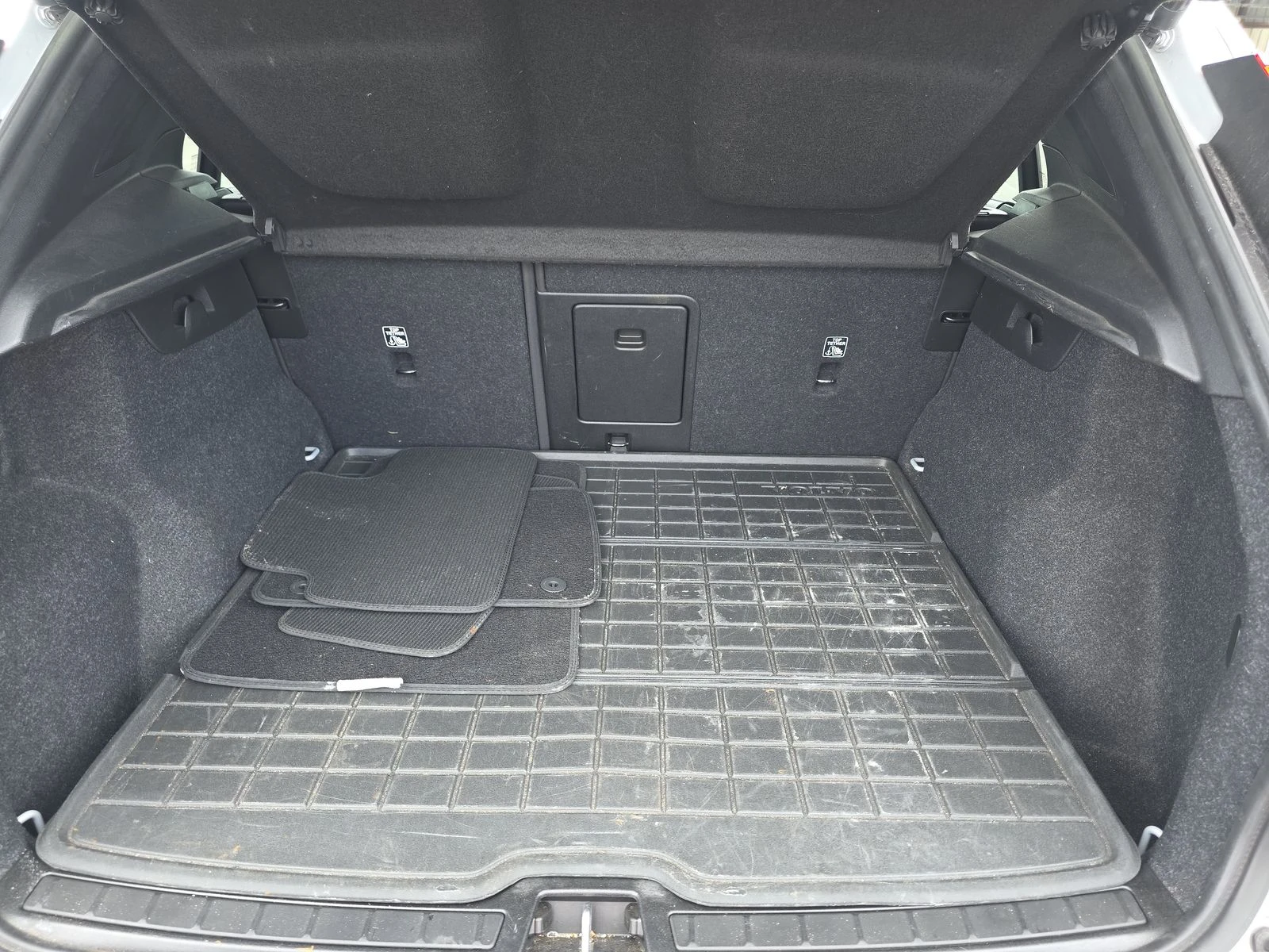 Volvo XC40 T4 R-Design, снимка 14 - Автомобили и джипове - 53728790