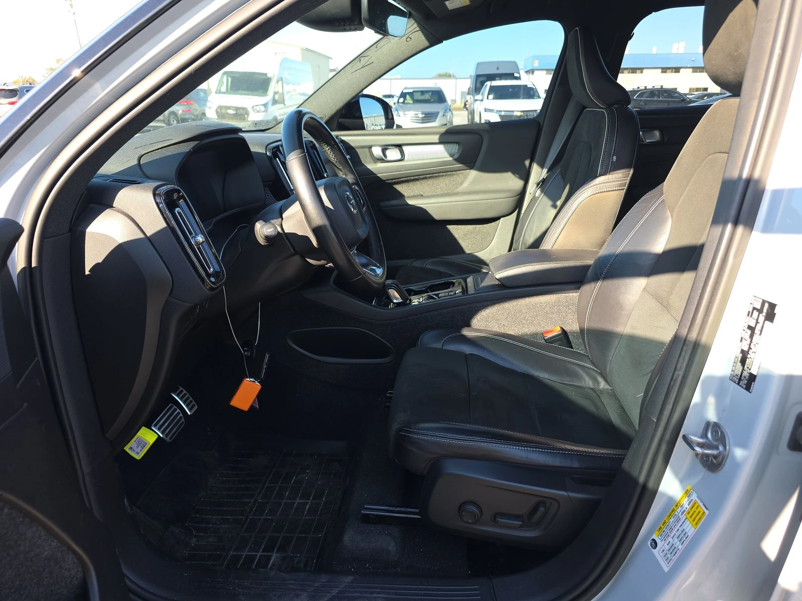 Volvo XC40 T4 R-Design - изображение 10