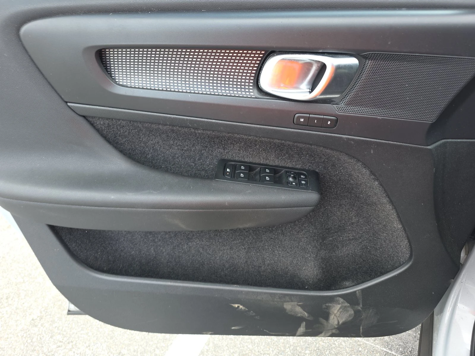 Volvo XC40 T4 R-Design, снимка 12 - Автомобили и джипове - 53728790