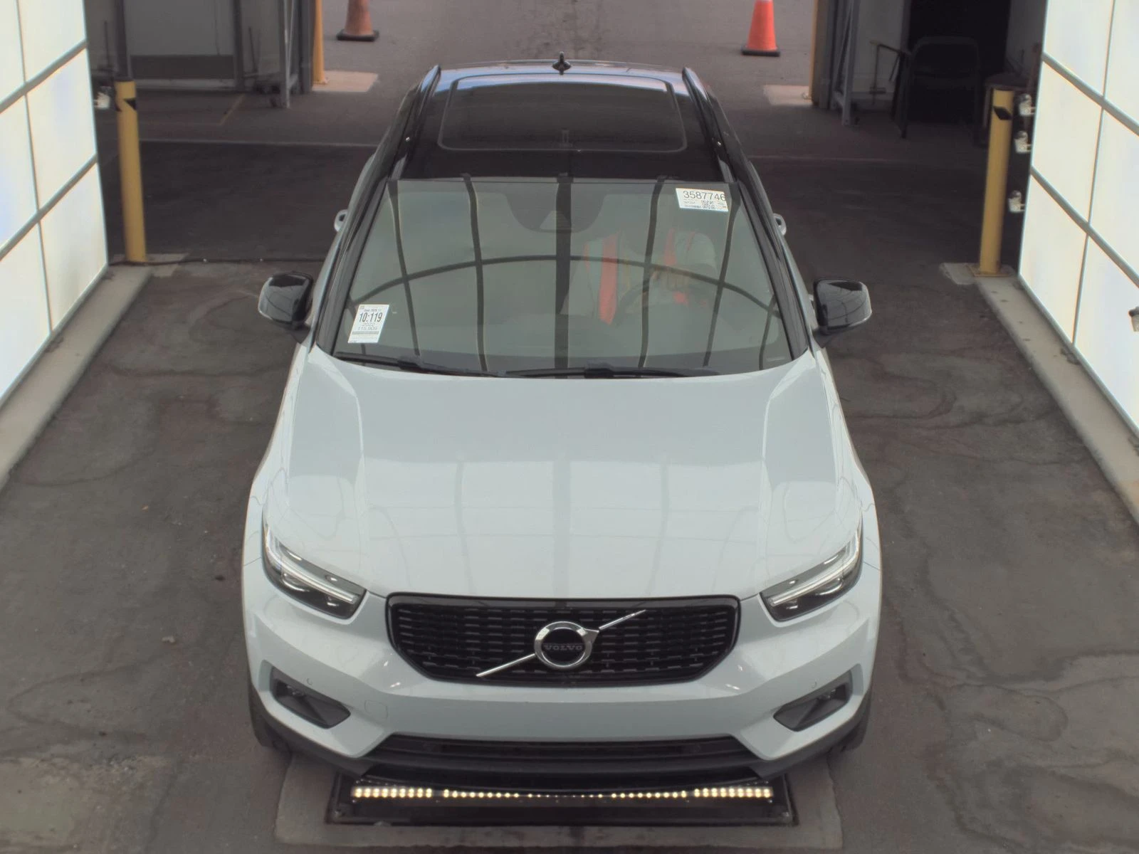 Volvo XC40 T4 R-Design - изображение 2
