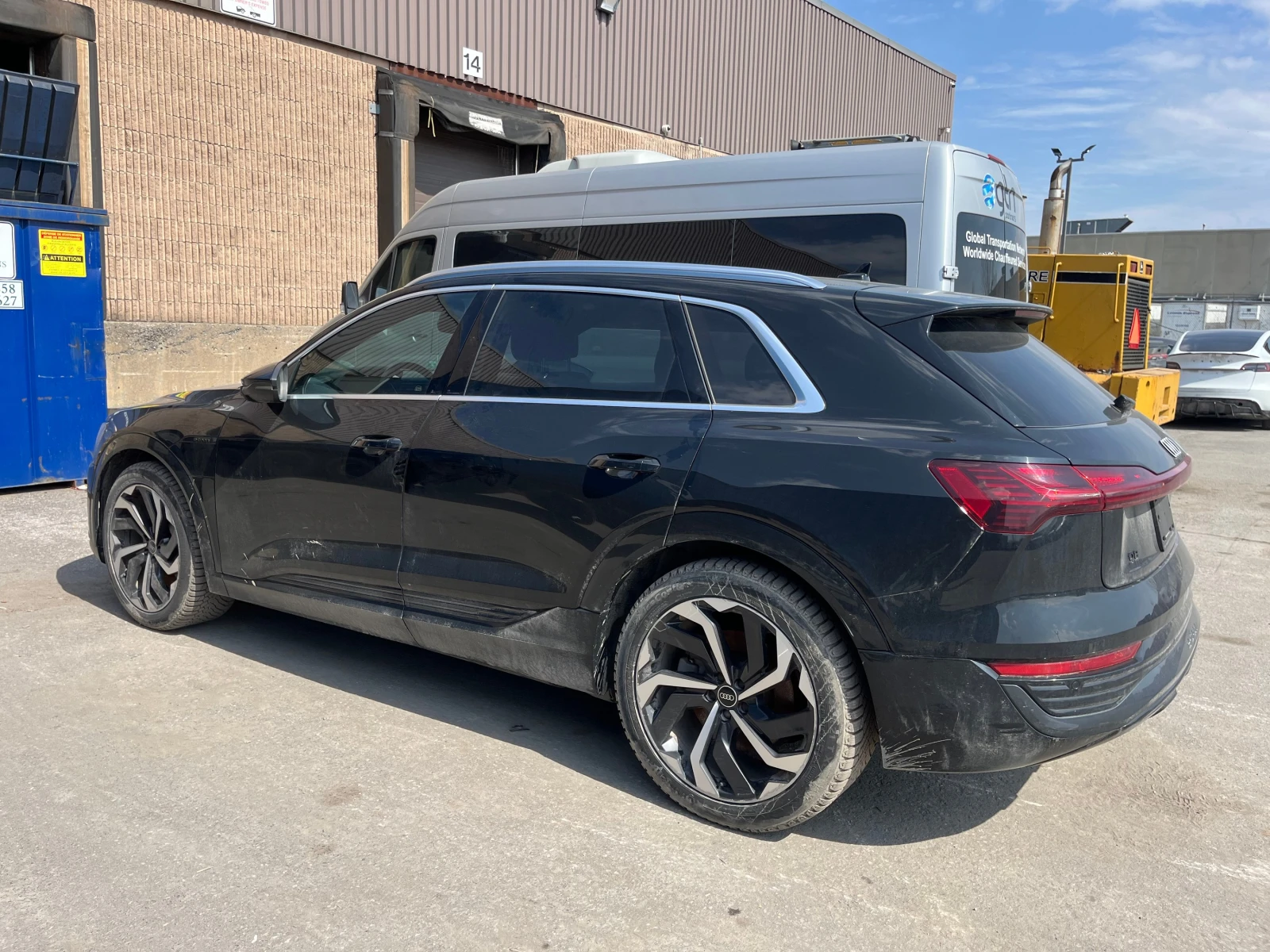 Audi Q8 E-Tron Premium Quattro, снимка 3 - Автомобили и джипове - 54184990