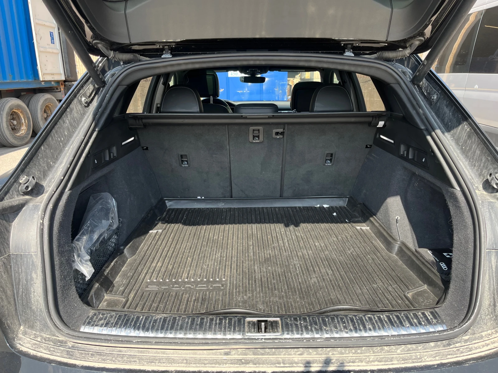 Audi Q8 E-Tron Premium Quattro, снимка 14 - Автомобили и джипове - 54184990