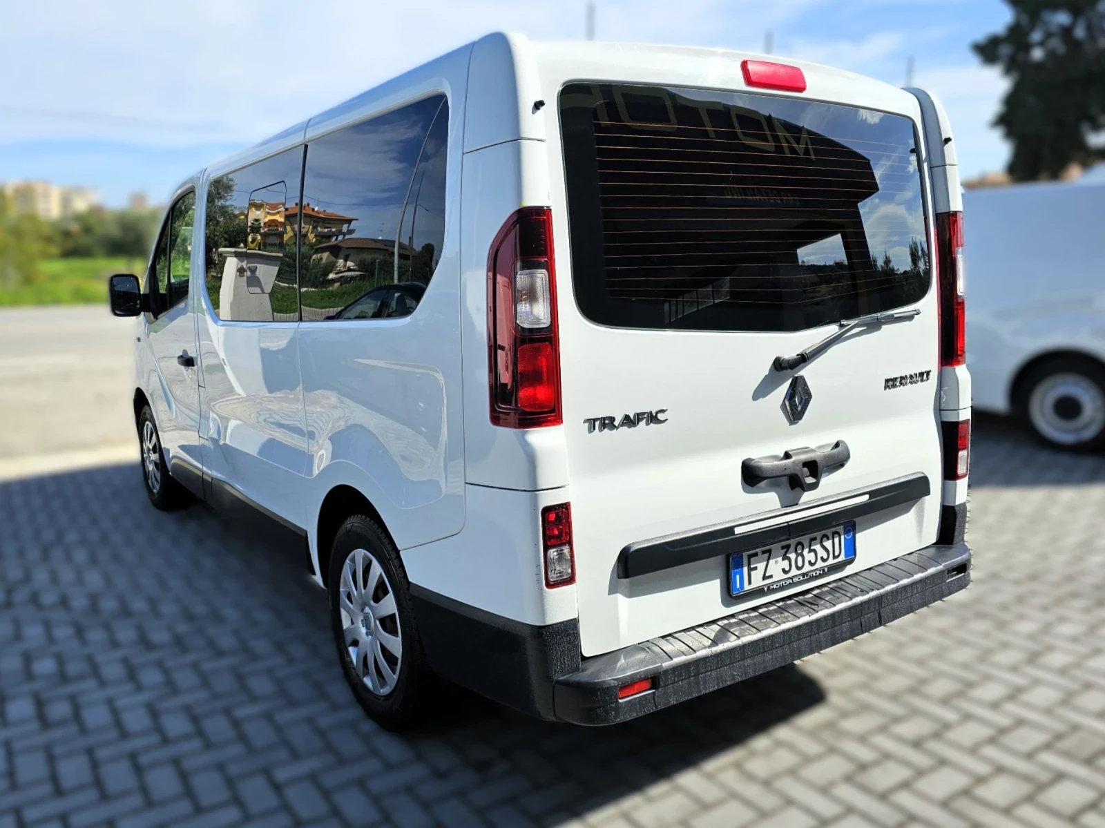 Renault Trafic 9 МЕСТЕН, 2.0 дизел, 145cv   - изображение 2