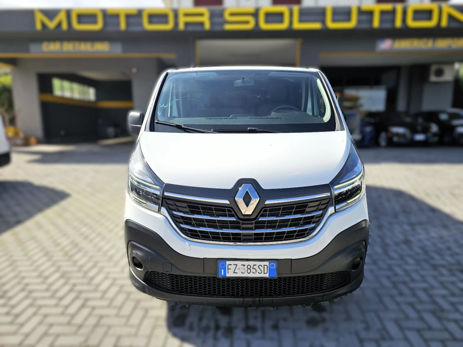 Renault Trafic 9 МЕСТЕН, 2.0 дизел, 145cv   - изображение 4