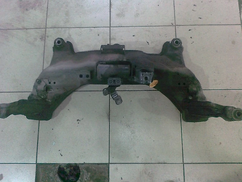 преден мост за Нисан Алмера Тино 2,2di