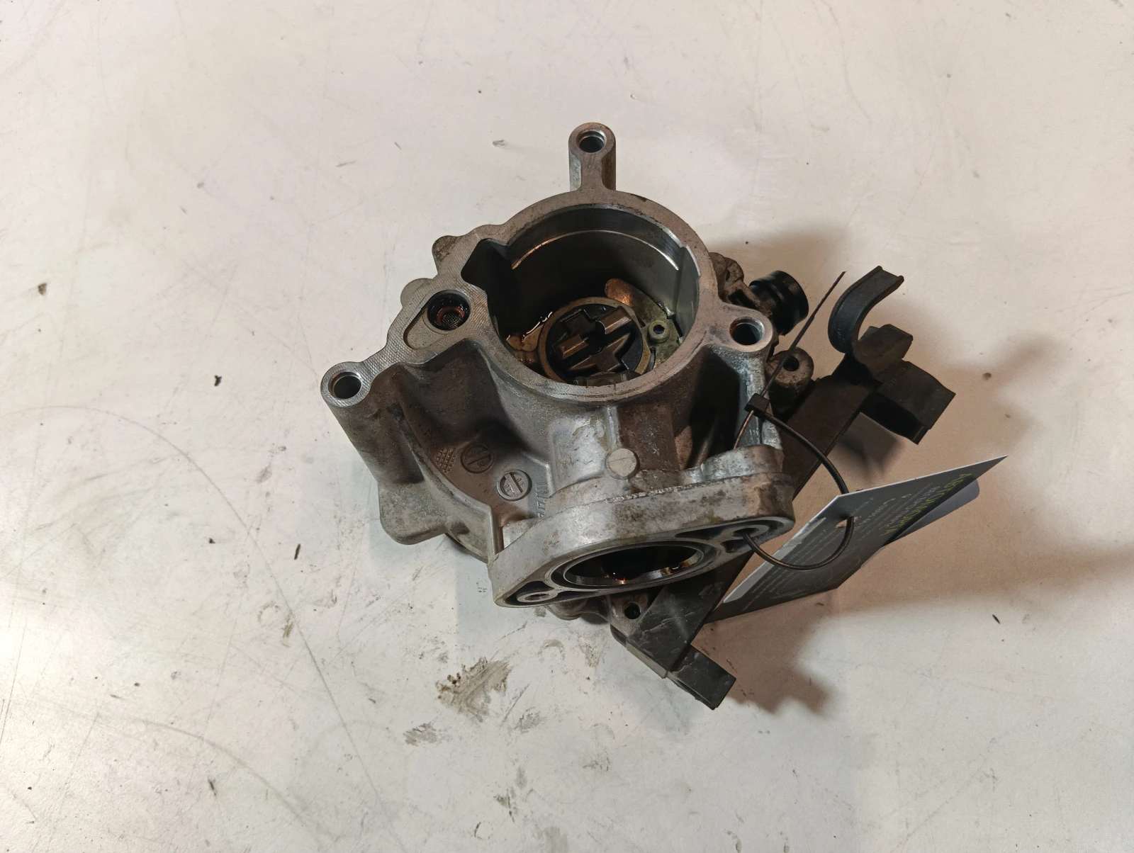 вакуум помпа 2.0TFSI Audi A4