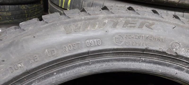 Гуми Зимни 245/40R18, снимка 6 - Гуми и джанти - 32557620