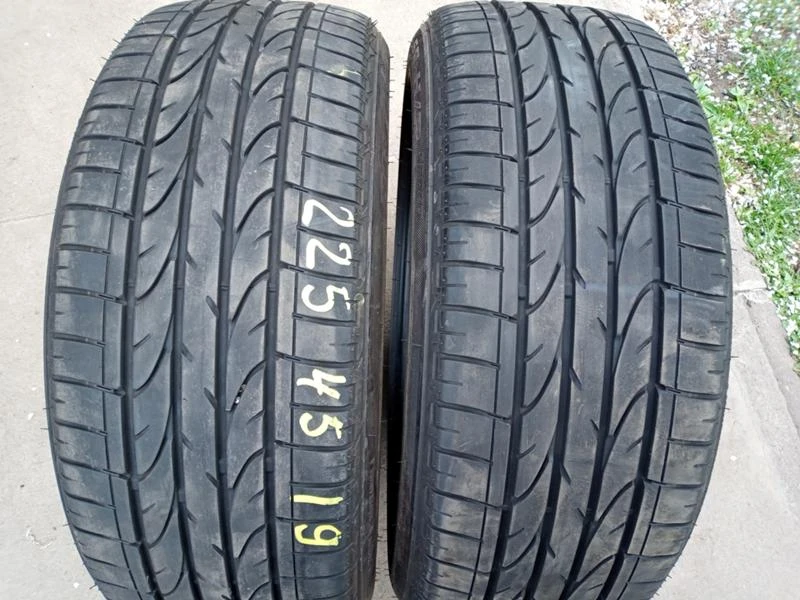 Гуми Летни 225/45R19, снимка 1 - Гуми и джанти - 45649485