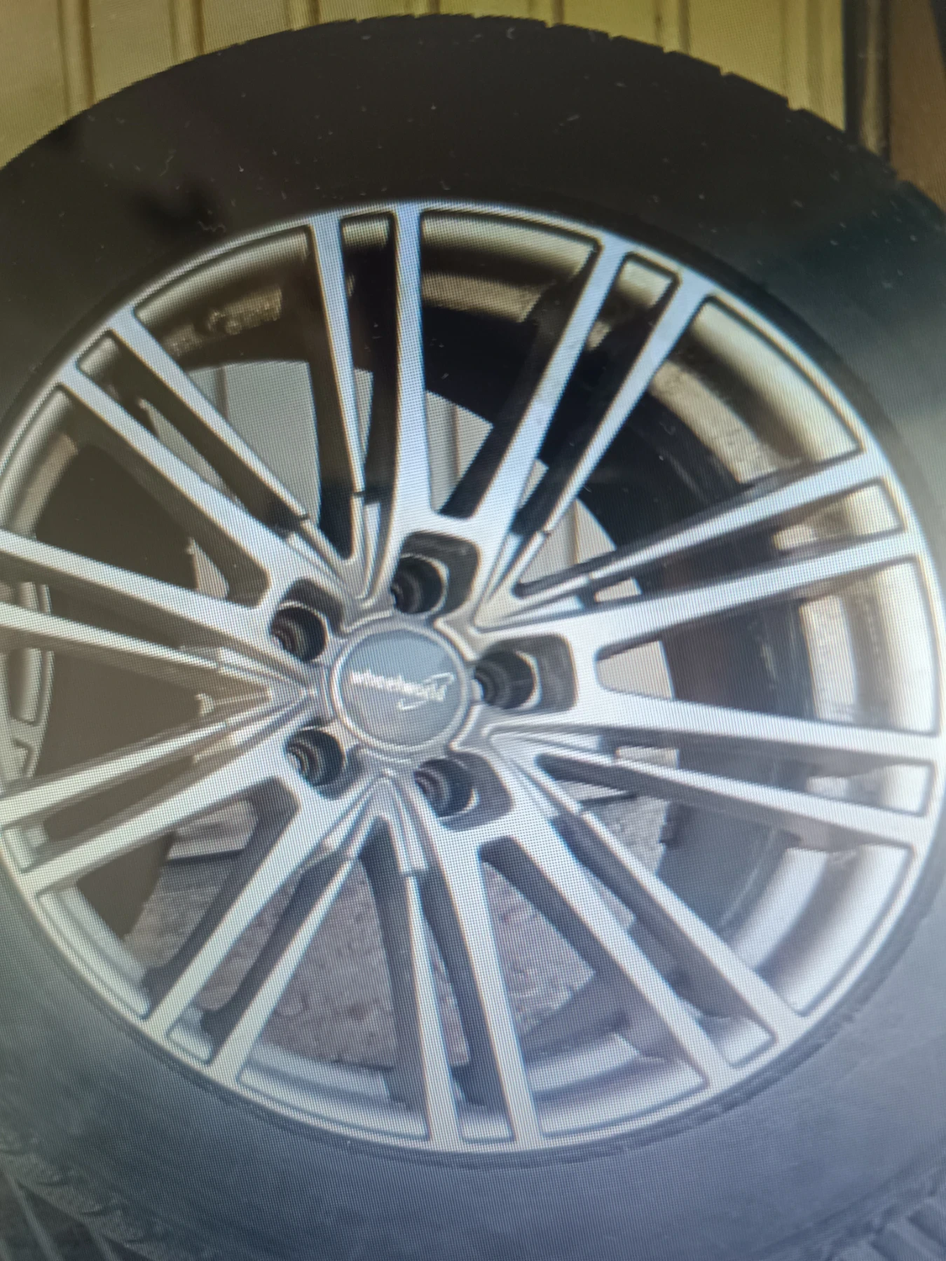 Гуми с джанти Pirelli 235/60R18