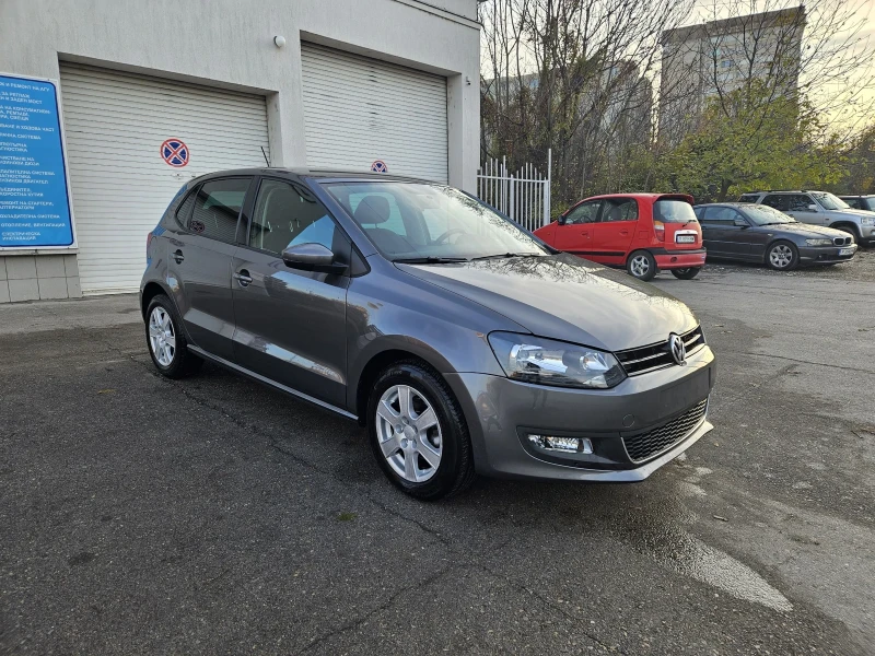 VW Polo 1.6TDI/90КС/АВТОМАТИК/НАВИГАЦИЯ/ОБСЛУЖЕН/, снимка 2 - Автомобили и джипове - 48014343