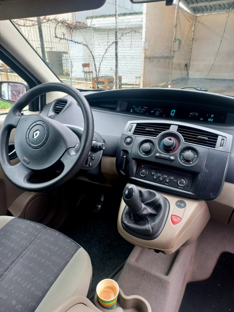 Renault Scenic 1.6, снимка 10 - Автомобили и джипове - 48725195