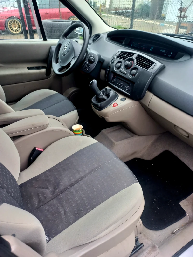 Renault Scenic 1.6, снимка 3 - Автомобили и джипове - 48725195