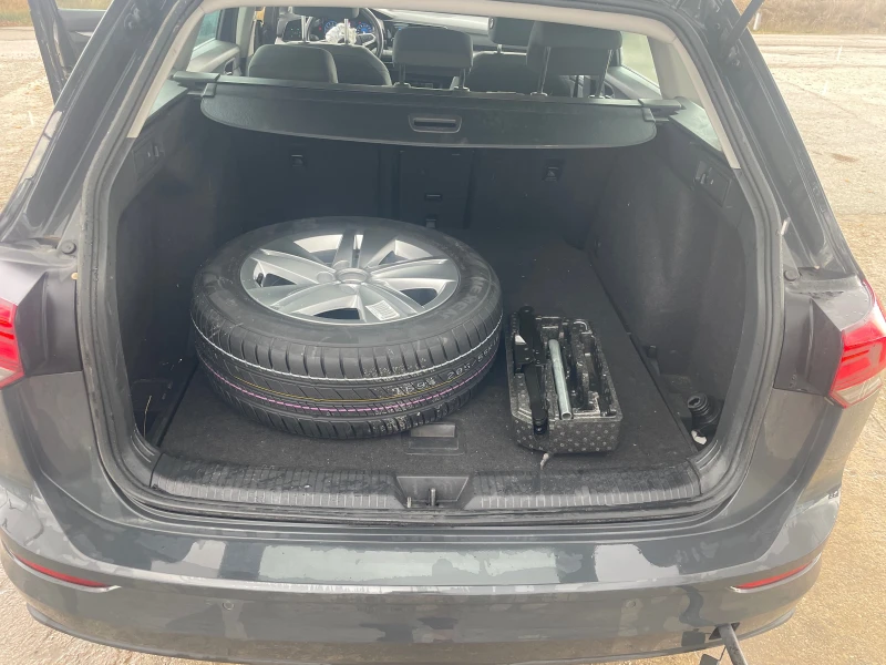 VW Golf Variant 1.5 eTSI, снимка 11 - Автомобили и джипове - 51698564