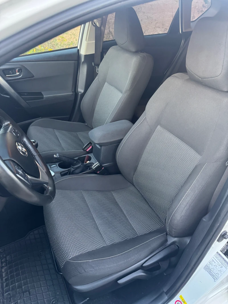 Toyota Auris 2.0 D4D keyless go  камера , снимка 13 - Автомобили и джипове - 52547399