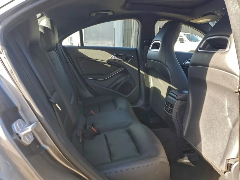 Mercedes-Benz CLA 250 4MATIC* РЕАЛНИ КМ, снимка 9 - Автомобили и джипове - 52776142