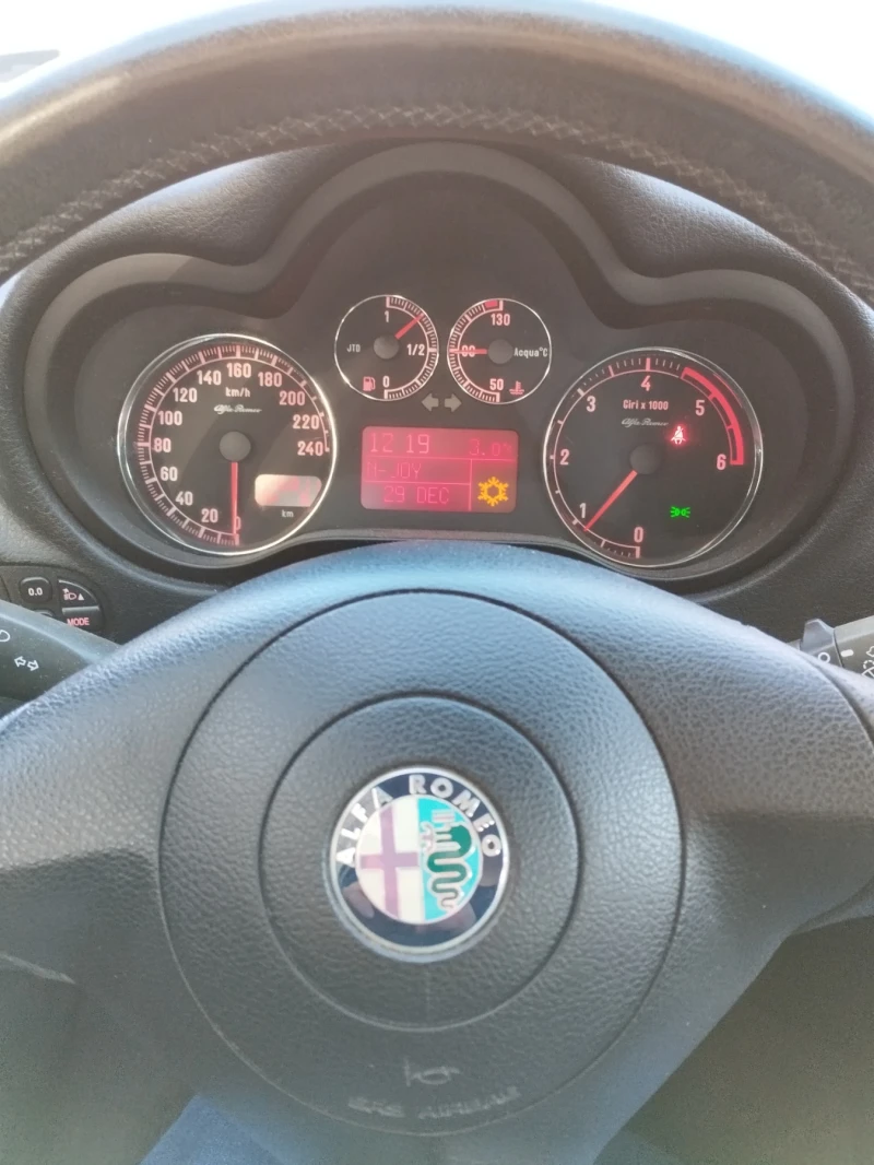 Alfa Romeo 147 JTDm, снимка 10 - Автомобили и джипове - 52935578