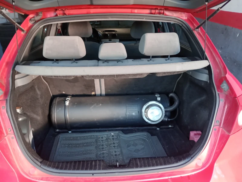 Chevrolet Lacetti 1.6 газ бензин , снимка 4 - Автомобили и джипове - 52967378