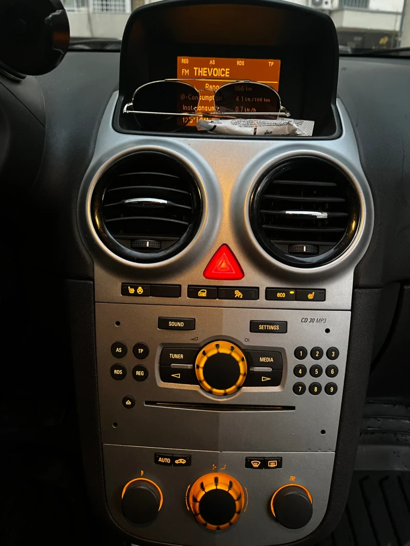 Opel Corsa 1.3 Ecoflex , снимка 8 - Автомобили и джипове - 52974911