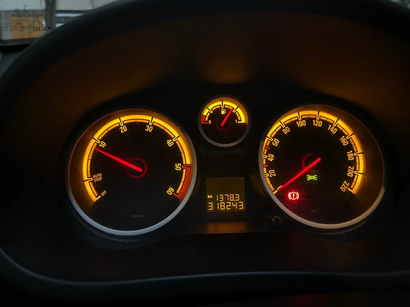 Opel Corsa 1.3 Ecoflex , снимка 9 - Автомобили и джипове - 52974911
