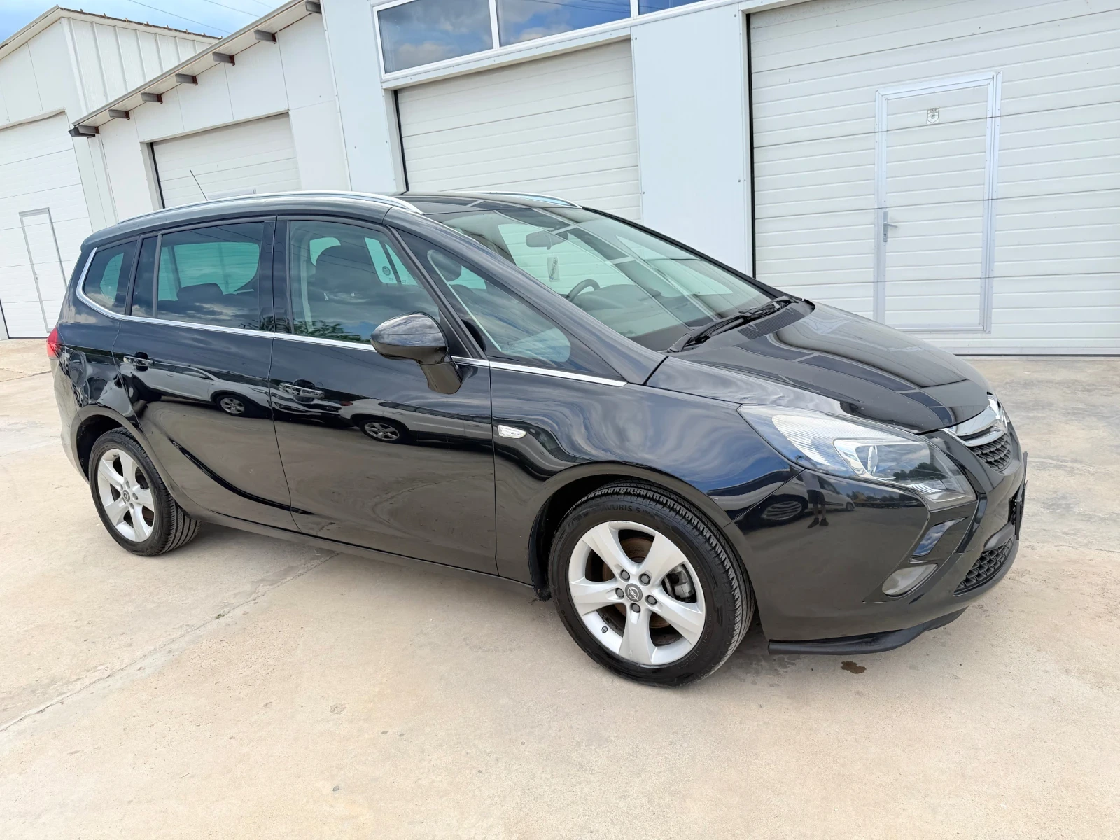 Opel Zafira 1.6i Turbo-EcoM* Navi* 7mesta UNIKAT* , снимка 12 - Автомобили и джипове - 46616615