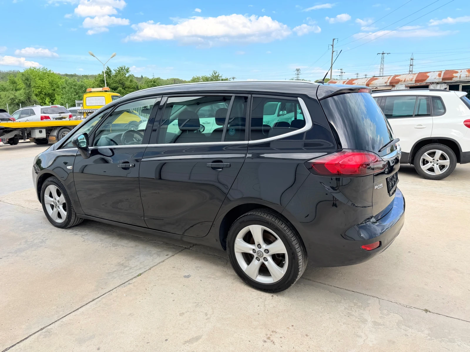 Opel Zafira 1.6i Turbo-EcoM* Navi* 7mesta UNIKAT* , снимка 4 - Автомобили и джипове - 46616615