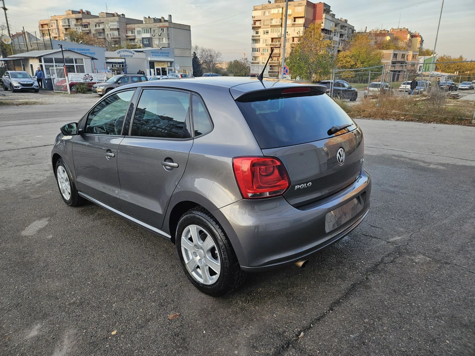 VW Polo 1.6TDI/90КС/АВТОМАТИК/НАВИГАЦИЯ/ОБСЛУЖЕН/ - изображение 8