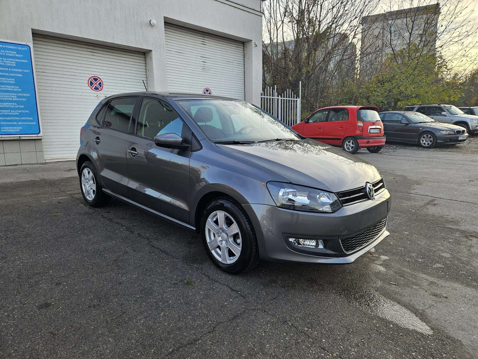 VW Polo 1.6TDI/90КС/АВТОМАТИК/НАВИГАЦИЯ/ОБСЛУЖЕН/ - изображение 2