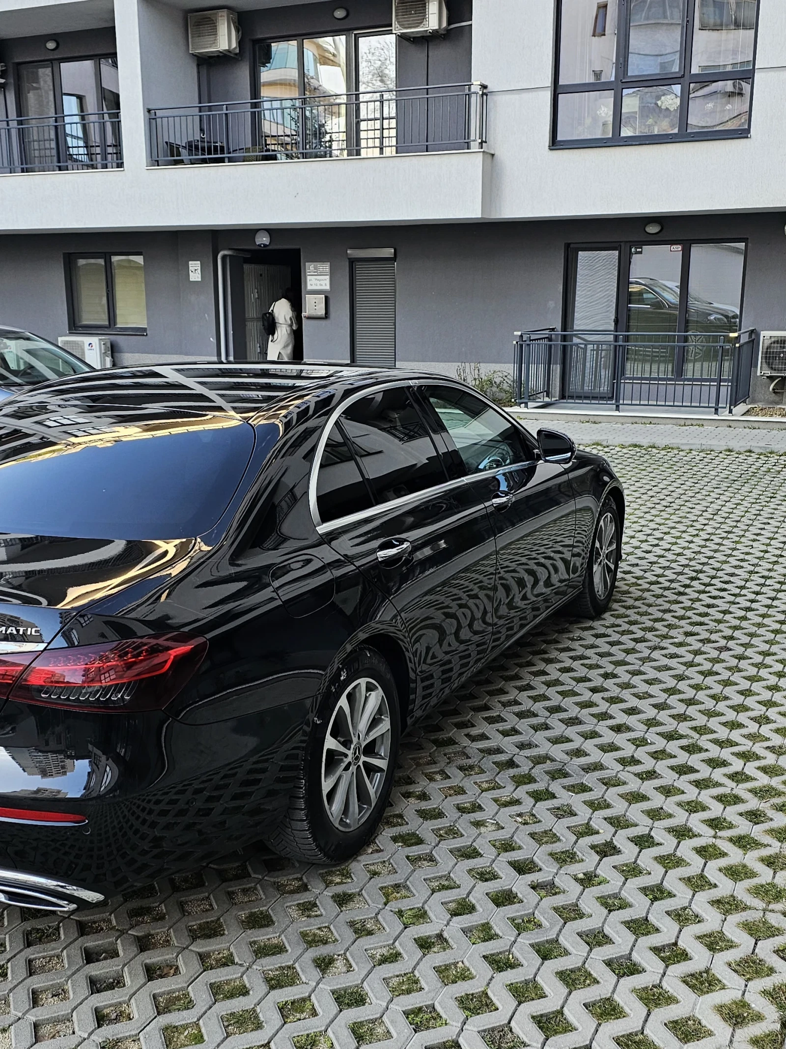 Mercedes-Benz E 220  - изображение 5
