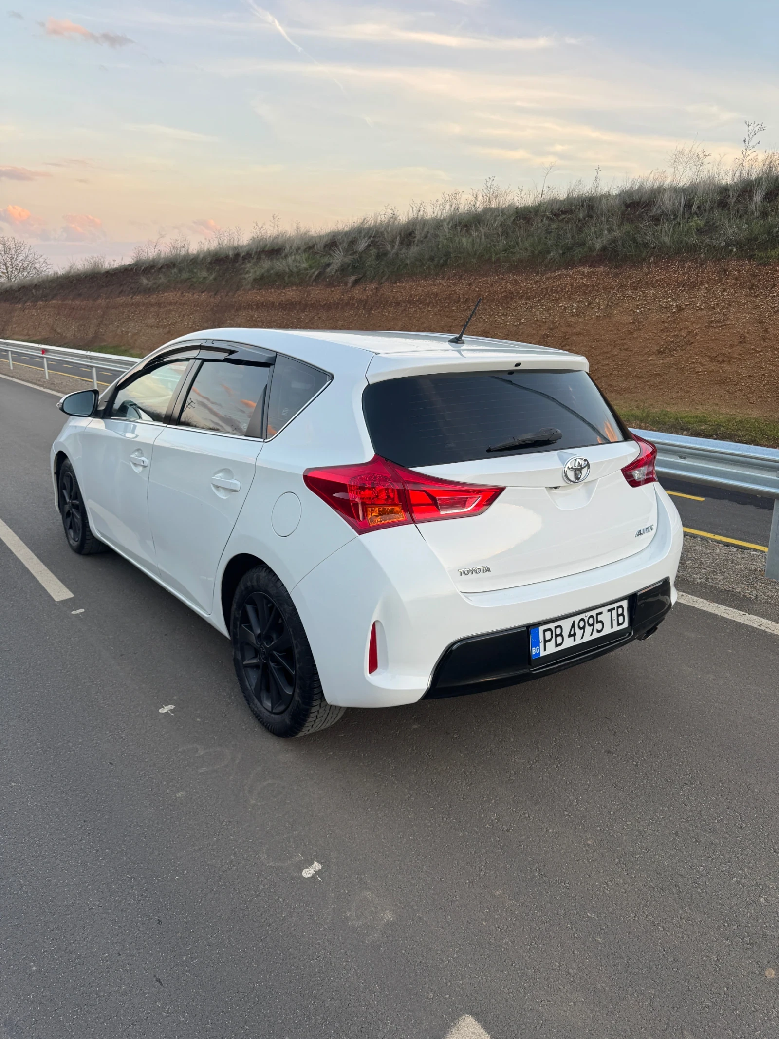 Toyota Auris 2.0 D4D keyless go  камера  - изображение 5