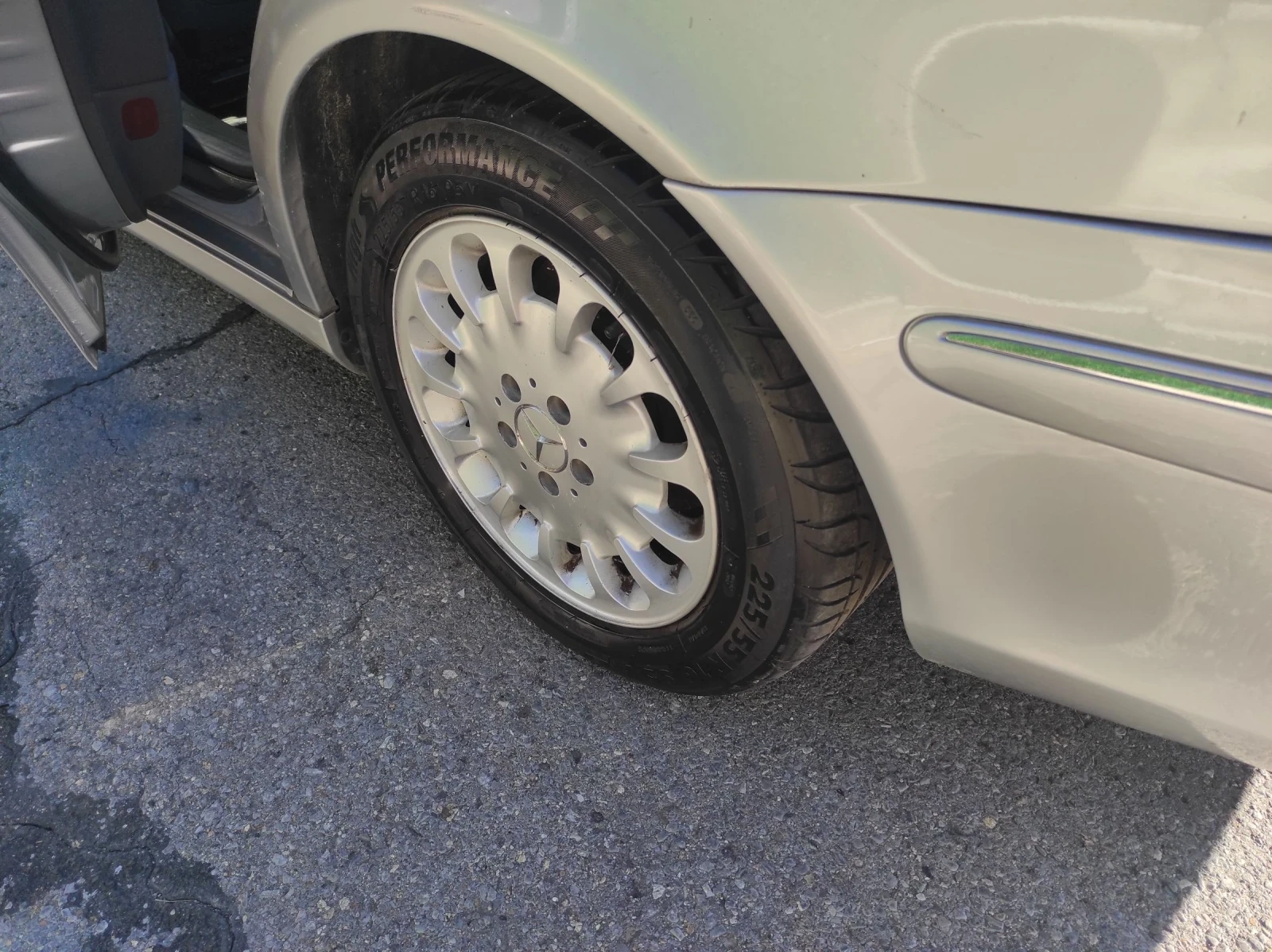 Mercedes-Benz E 270, снимка 7 - Автомобили и джипове - 53739547