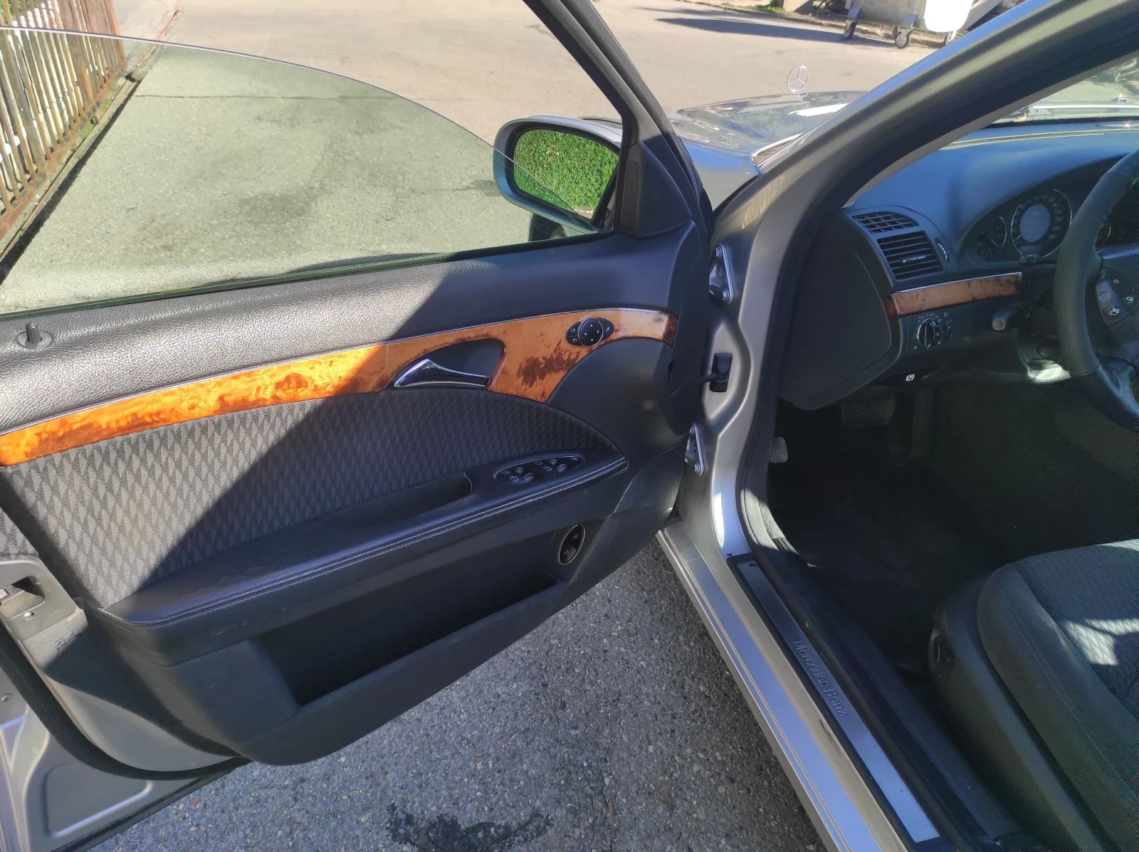 Mercedes-Benz E 270, снимка 11 - Автомобили и джипове - 53739547