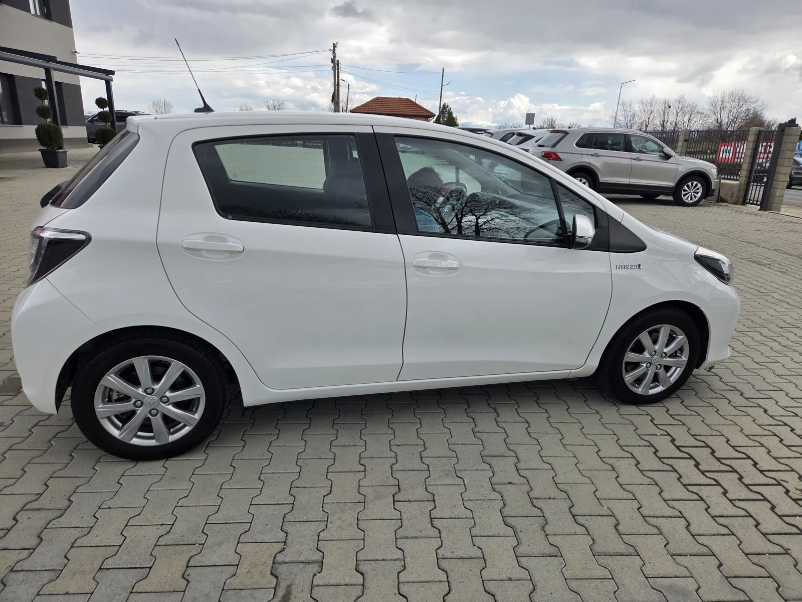 Toyota Yaris 1.5 hybrid , снимка 5 - Автомобили и джипове - 54144976