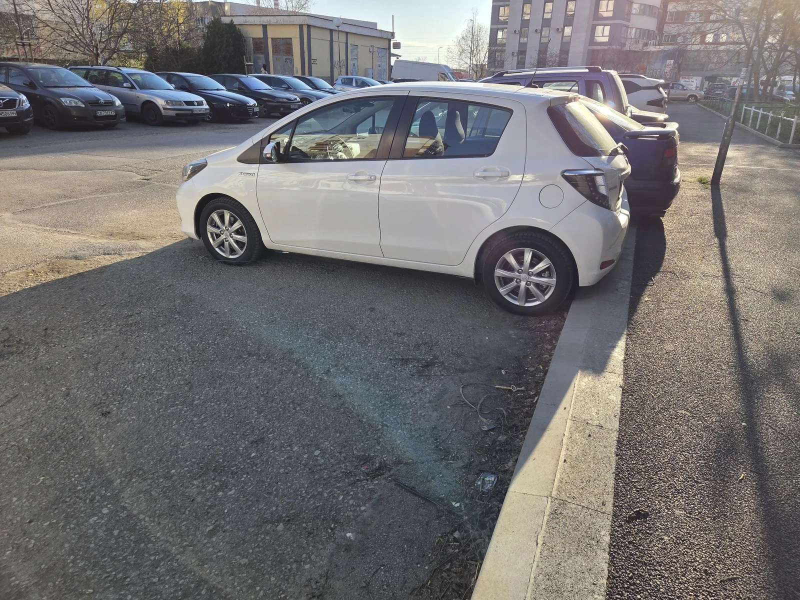 Toyota Yaris 1.5 hybrid , снимка 3 - Автомобили и джипове - 54144976