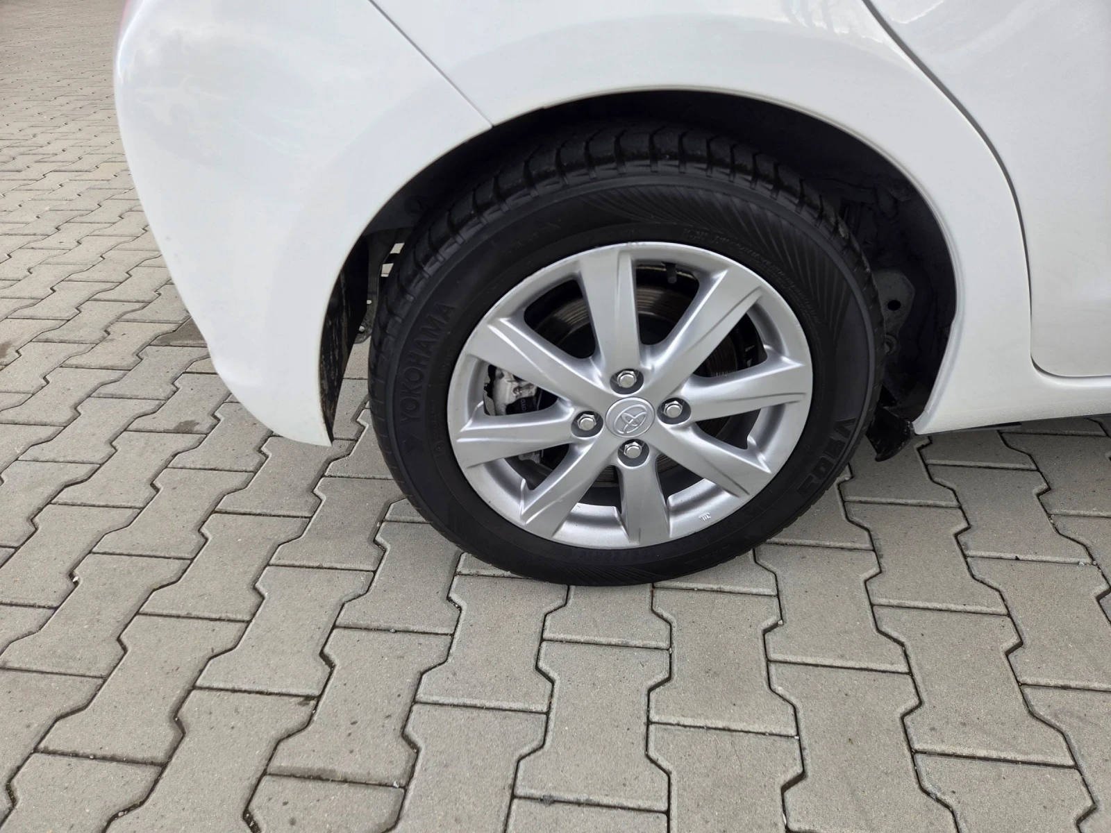 Toyota Yaris 1.5 hybrid , снимка 7 - Автомобили и джипове - 54144976