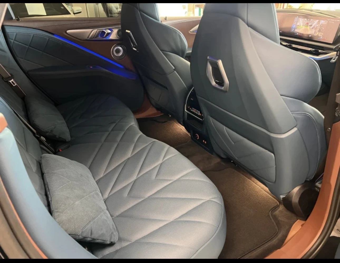 BMW XM, снимка 11 - Автомобили и джипове - 54175242