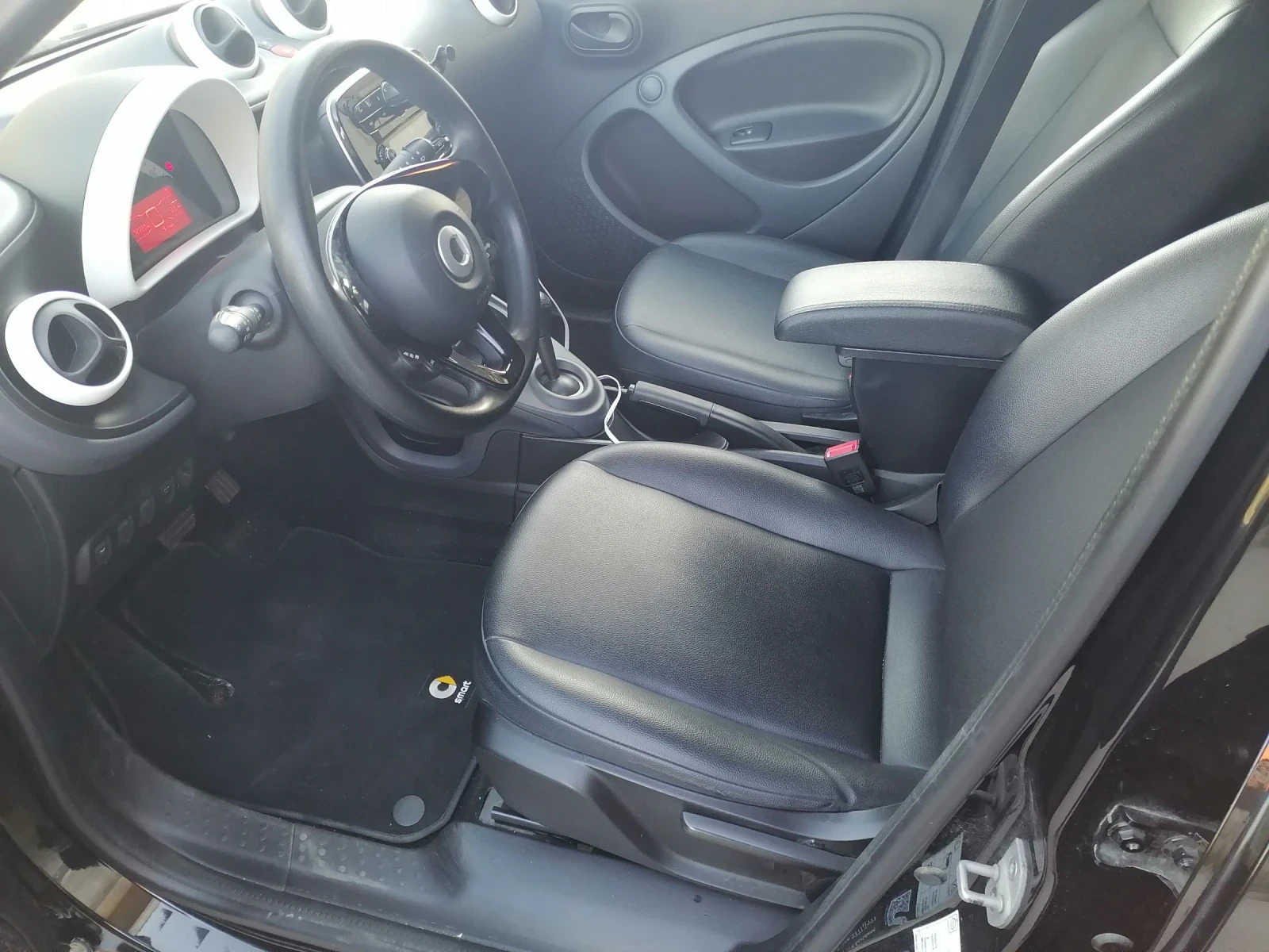 Smart Forfour EQ SMART - ELECTRIC CAR, снимка 11 - Автомобили и джипове - 54334650