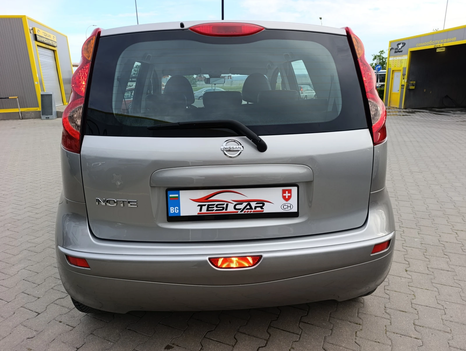 Nissan Note 1.6 tekna Automatic, снимка 14 - Автомобили и джипове - 54743031