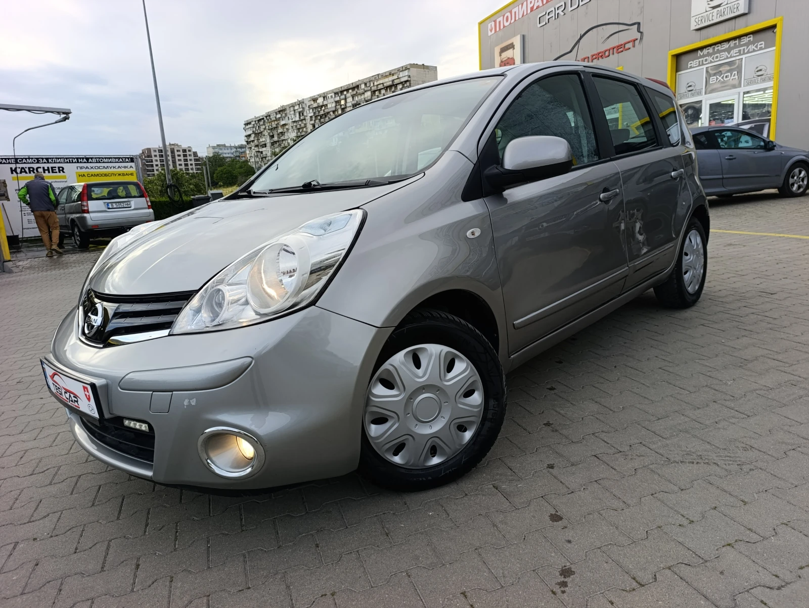 Nissan Note 1.6 tekna Automatic, снимка 2 - Автомобили и джипове - 54743031