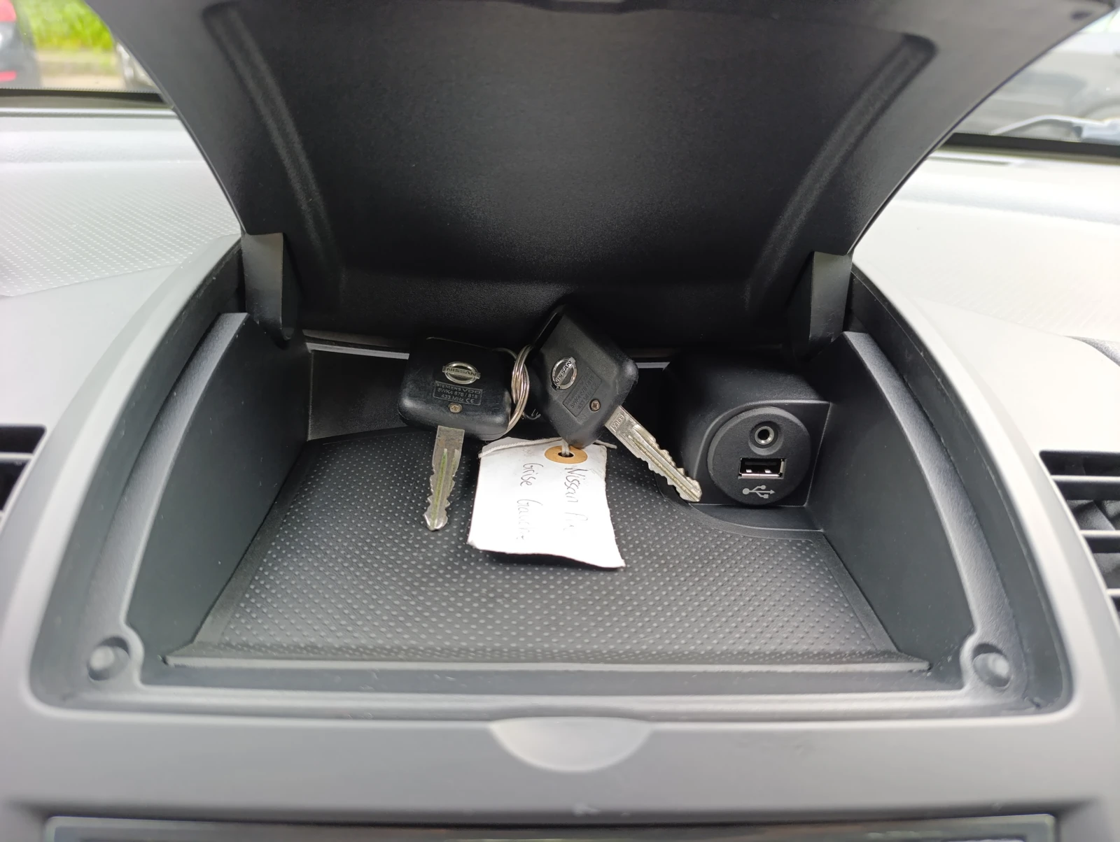 Nissan Note 1.6 tekna Automatic, снимка 15 - Автомобили и джипове - 54743031