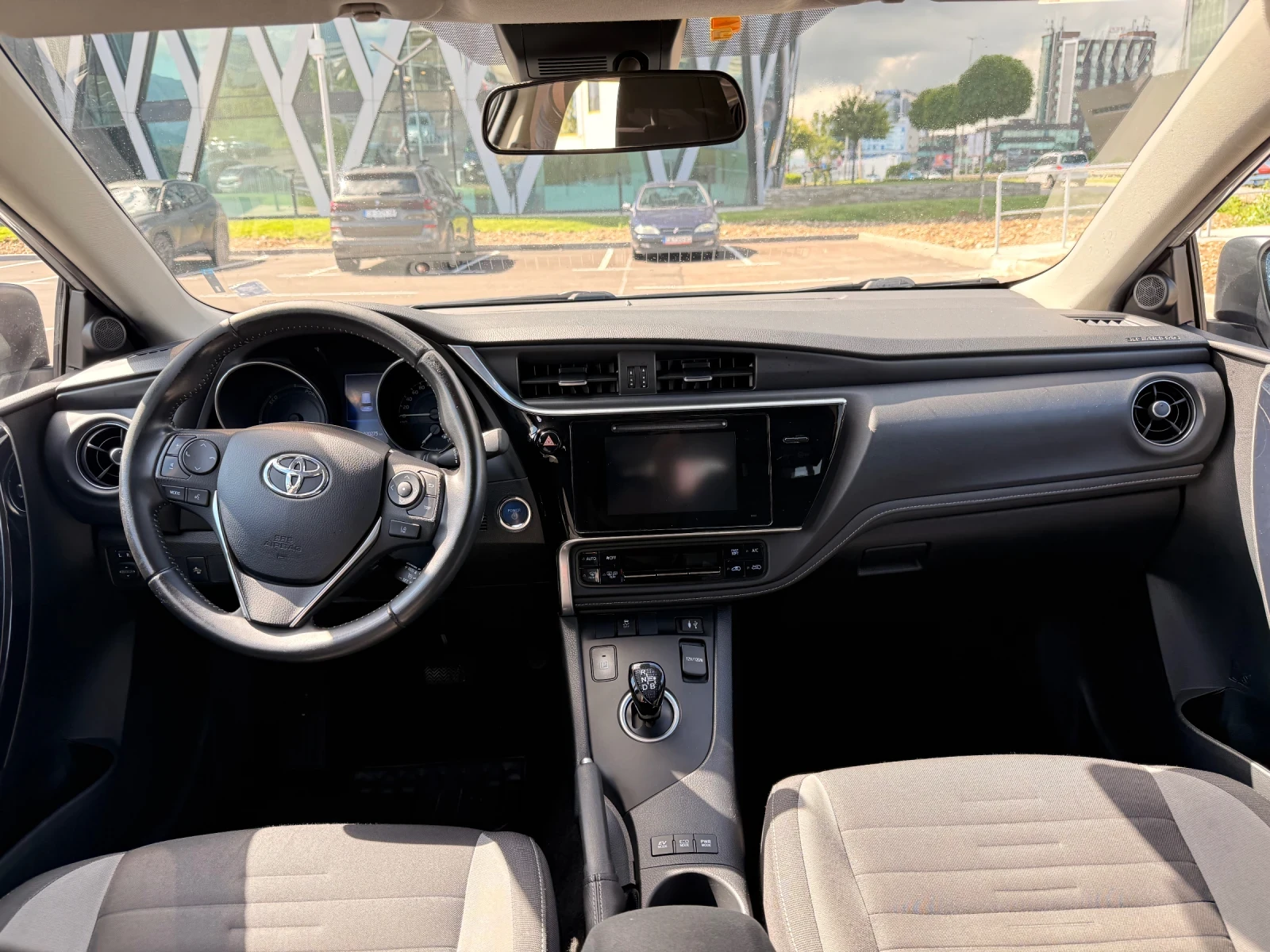 Toyota Auris 1.8 hybrid/face lift , снимка 16 - Автомобили и джипове - 54780896