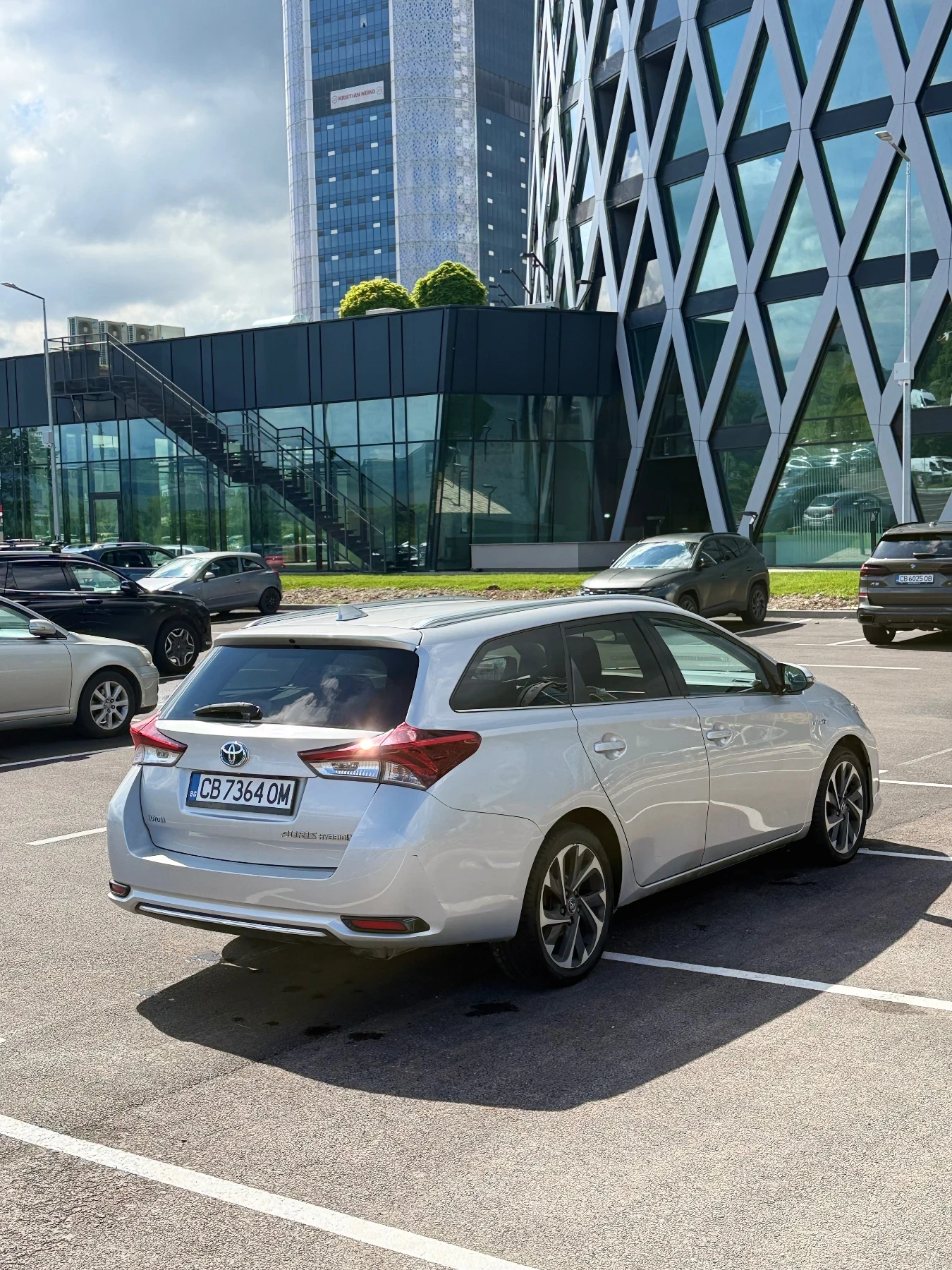 Toyota Auris 1.8 hybrid/face lift , снимка 5 - Автомобили и джипове - 54780896