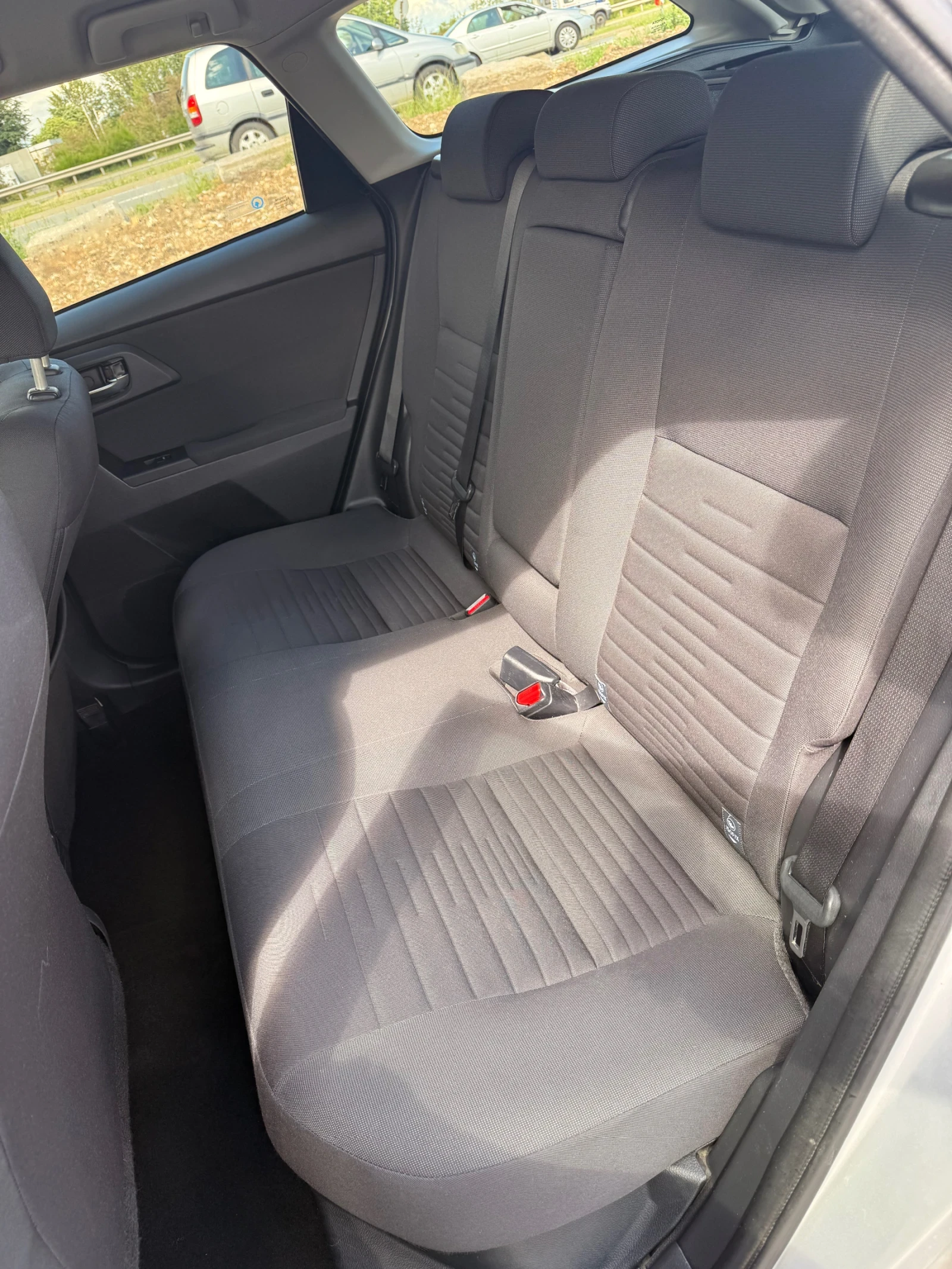 Toyota Auris 1.8 hybrid/face lift , снимка 14 - Автомобили и джипове - 54780896